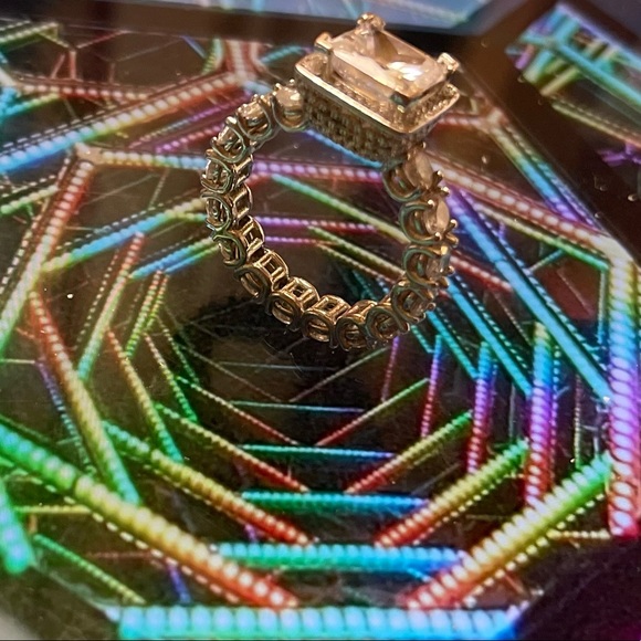 SPECTACULAR DIAMOND RING - Picture 2 of 7